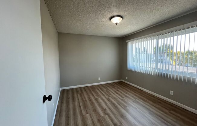 2 beds, 1 bath, 980 sqft, $2,400, Unit 055