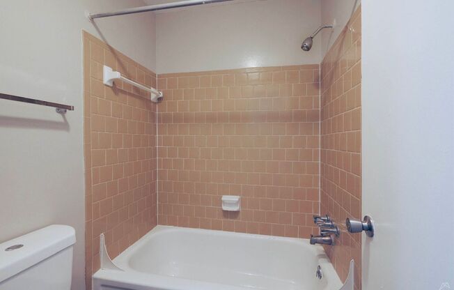 1 bed, 1 bath, 672 sqft, $1,175, Unit 2010-12