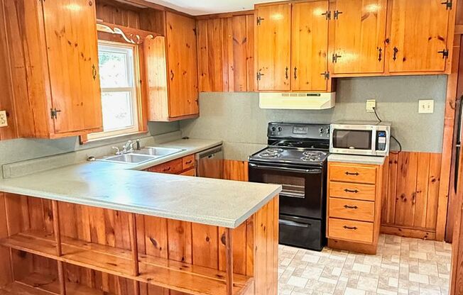 Three Bedroom on Pine Needle Available!