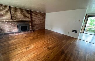 2 beds, 1 bath, 825 sqft, $1,695, Unit 2710 Jefferson st