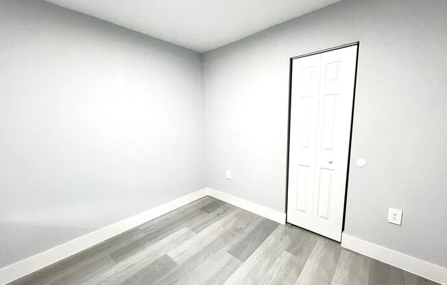 3 beds, 1 bath, 880 sqft, $2,300, Unit 5200-12