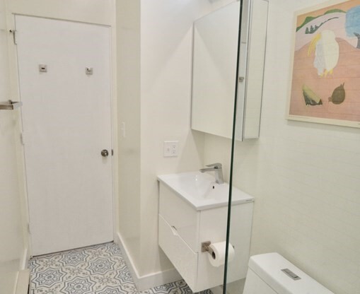 Studio, 1 bath, 264 sqft, $2,300, Unit 3