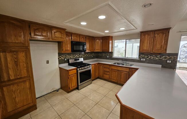 3Bed, 2.5Bath Condo in Westminster!