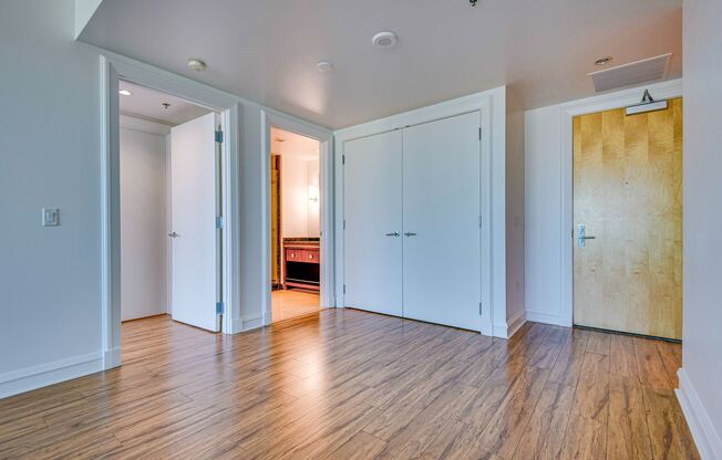 2 beds, 2 baths, $2,450, Unit # 2407