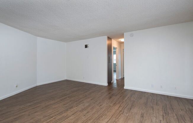 2 beds, 2 baths, 987 sqft, $2,895, Unit 40-10