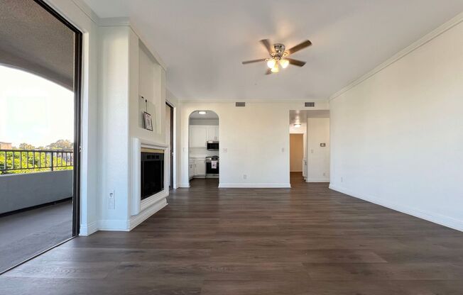 **555 Maine Ave #304 Long Beach** Upstairs 3 bedroom 2 bath - 2 weeks free OAC!!