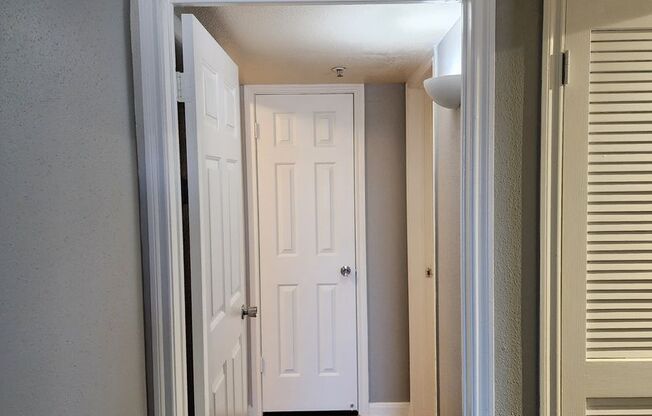 1 bed, 1 bath, 802 sqft, $1,375, Unit 712-u