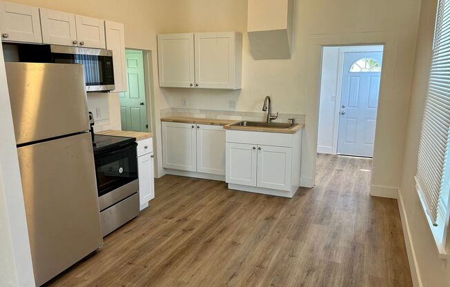 Pet Friendly 3 Bedroom in Salinas