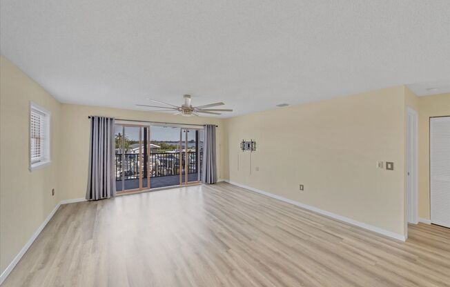 2 beds, 2 baths, $2,295, Unit Unit 116