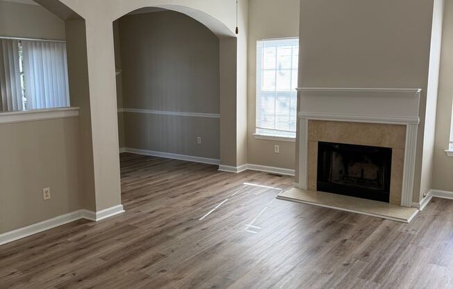 5 Bedroom/3 Full Bedroom New Carpet and Paint