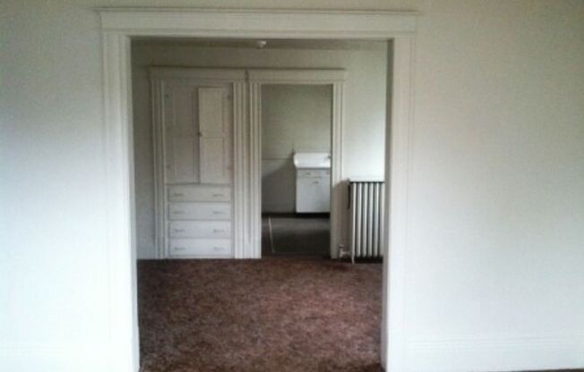 3 beds, 1 bath, $1,500, Unit Upper