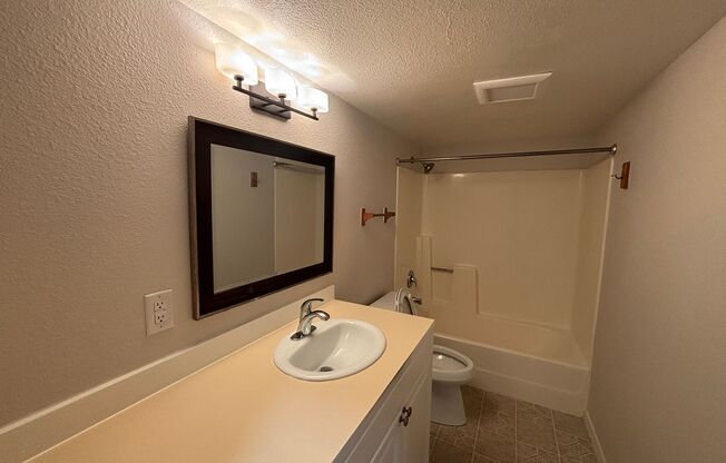 Beautiful updated Condo in Bellevue! (photos are not up to date)