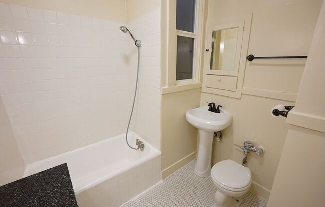 Studio, 1 bath, $1,300