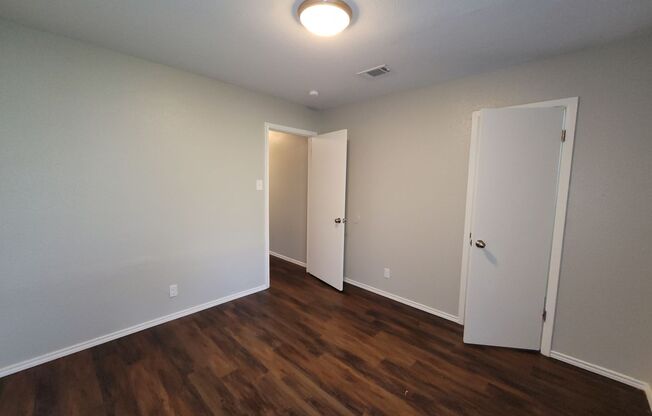 2 beds, 1.5 baths, $1,275, Unit 5829 Sundance Lane