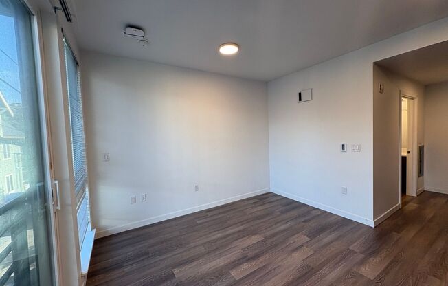 Studio, 1 bath, 298 sqft, $1,575, Unit 602