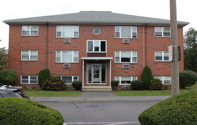 2 beds, 1 bath, 710 sqft, $2,400, Unit 2-4