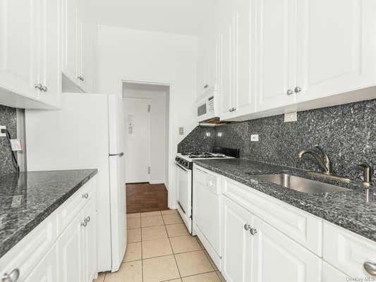 1 bed, 1 bath, 800 sqft, $2,400, Unit 1E