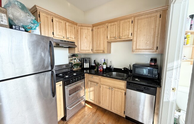 1 bed, 1 bath, $2,700, Unit 2F