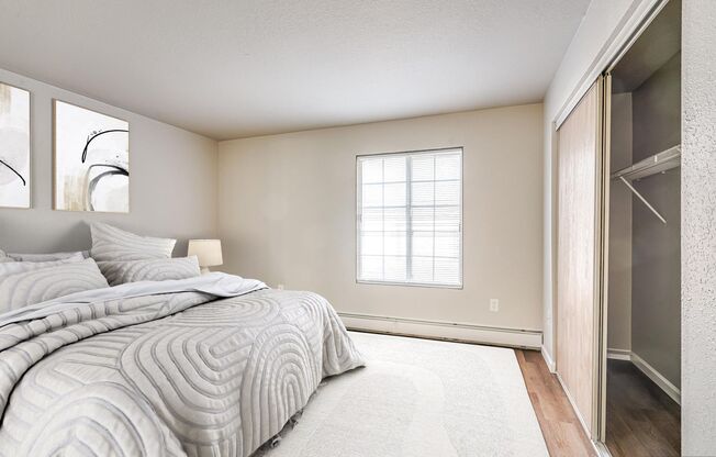 2 beds, 1 bath, 725 sqft, $1,099, Unit D202