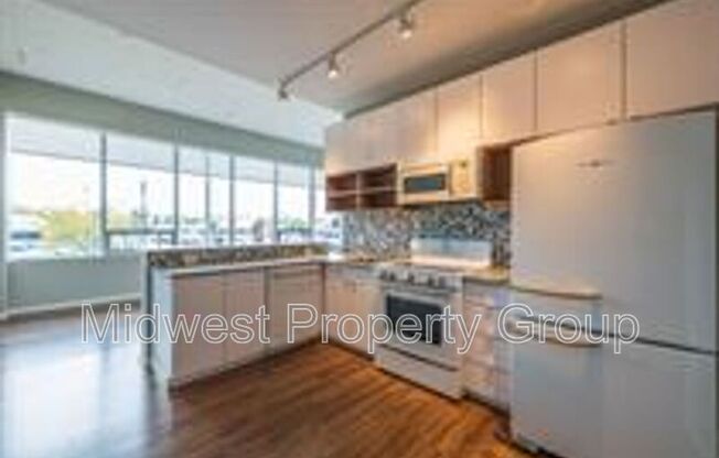 4100 Lindell, #302