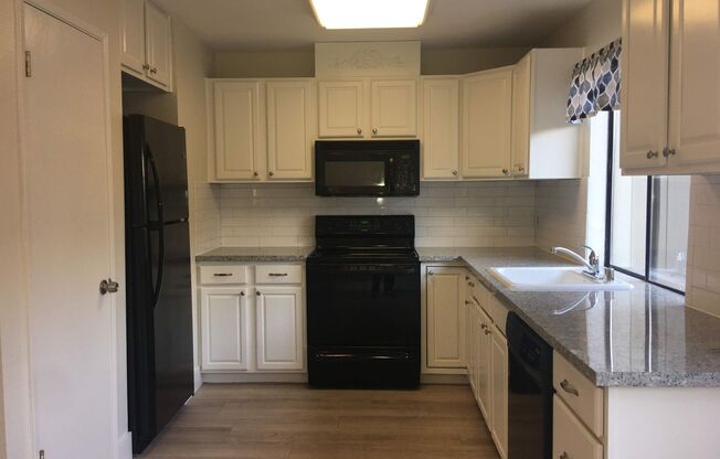 Freshly updated Woodside Park townhouse, close to Fresno State.