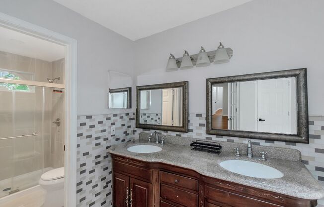 3 beds, 2 baths, $2,800