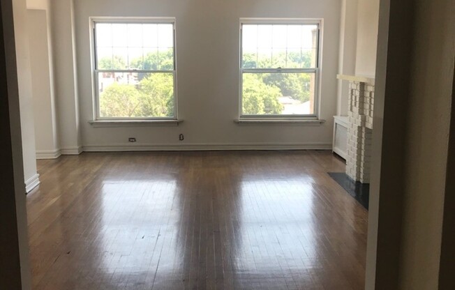 2 beds, 2 baths, 1,585 sqft, $2,325, Unit Old King Edward 67