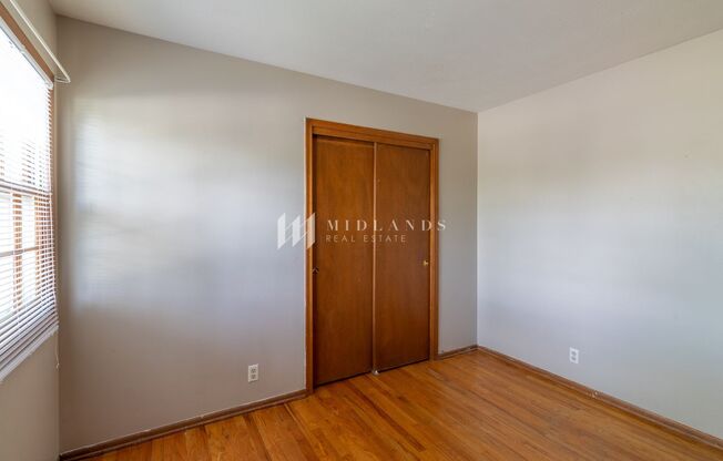 3 beds, 1.5 baths, $1,550, Unit Home