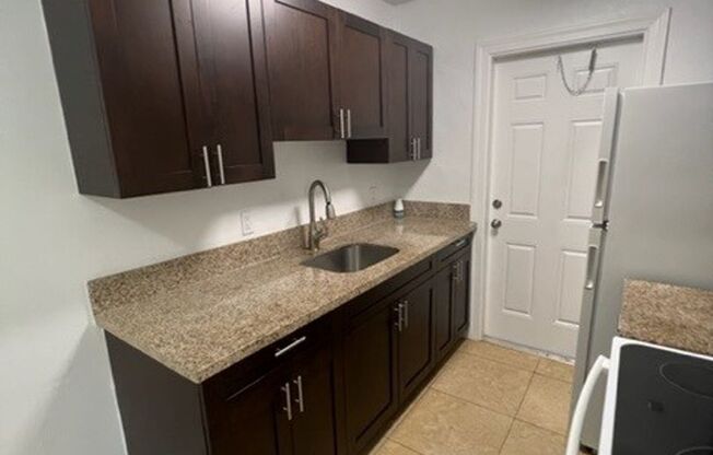 1 bed, 1 bath, $1,595, Unit 105