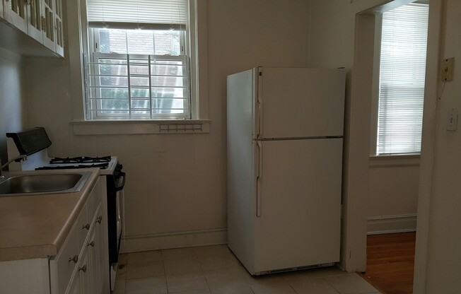 3 beds, 2 baths, 1,300 sqft, $2,300, Unit H1