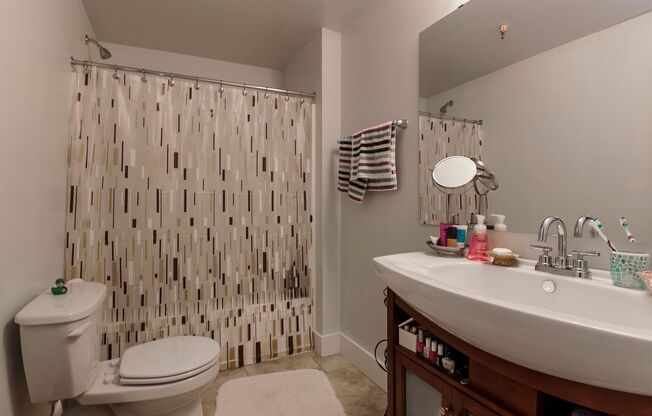 3 beds, 2 baths, 1,130 sqft, $2,050, Unit Jane 301