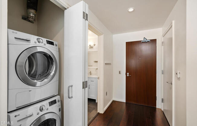 1 bed, 1 bath, 860 sqft, $3,000, Unit 914