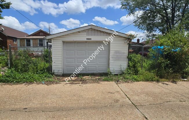 Available NOW! Beautiful/Unique 2 bed 1 bath Single Family Home for Rent!!