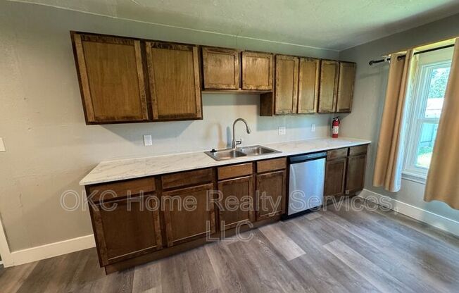 3037 NW 27