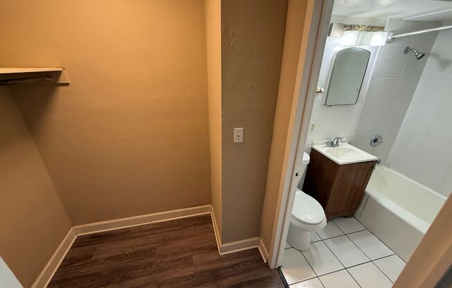 Studio, 1 bath, 400 sqft, $850, Unit #318