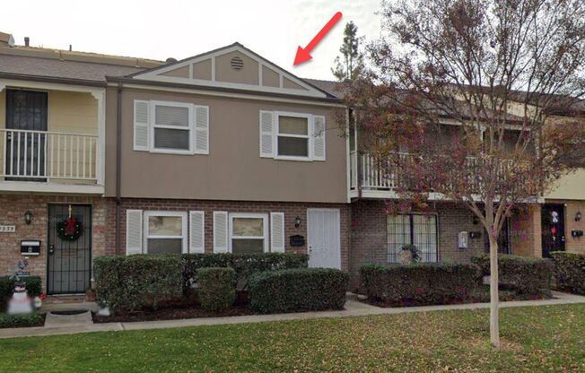 EL CAJON - ROYAL GARDENS - Nice Updated 3 Bedroom / 2.5 Bath Townhouse.  AVAILABLE NOW!