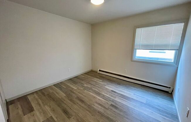 2 beds, 1 bath, $1,395, Unit 116