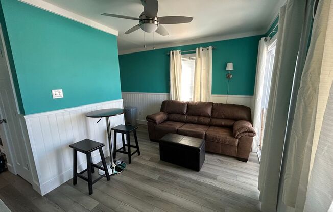 1 bed, 1 bath, 490 sqft, $1,200, Unit Unit 15b