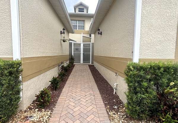 13220 FOUNTAINBLEAU DR