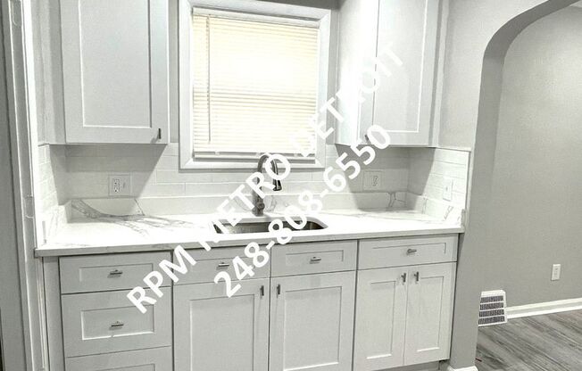 3 beds, 1 bath, $1,295, Unit (NO)