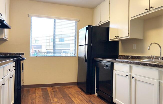 3 beds, 1.5 baths, 1,325 sqft, $2,625, Unit H04