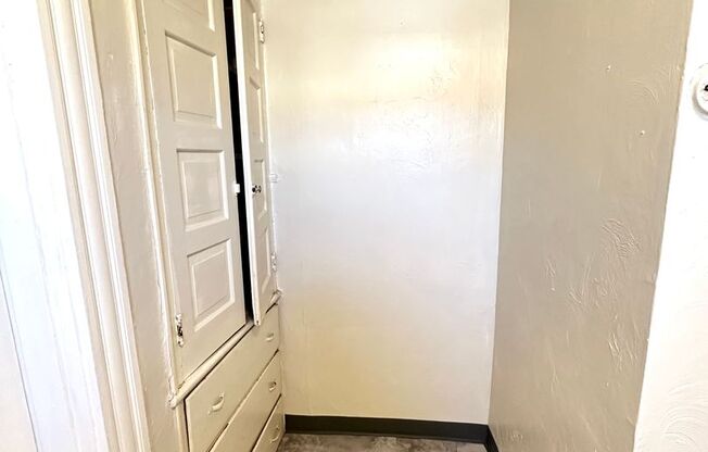 4 beds, 1 bath, $1,400