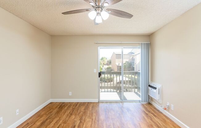 1 bed, 1 bath, 555 sqft, $1,795, Unit 49