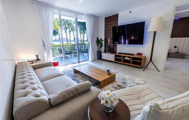3600 Mystic Pointe Dr