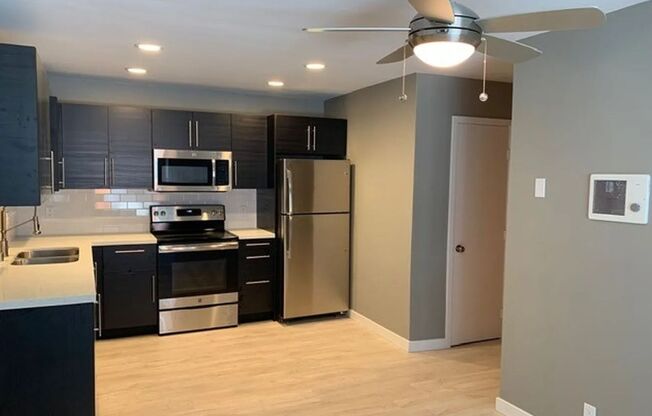 2 beds, 1 bath, $2,445, Unit 4720-101