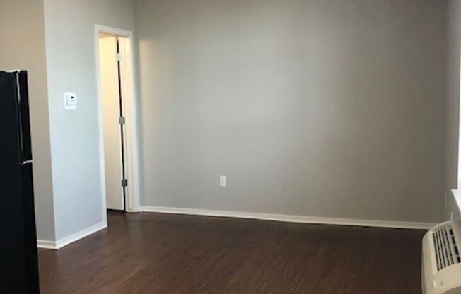 Studio, 1 bath, 368 sqft, $900, Unit S-403