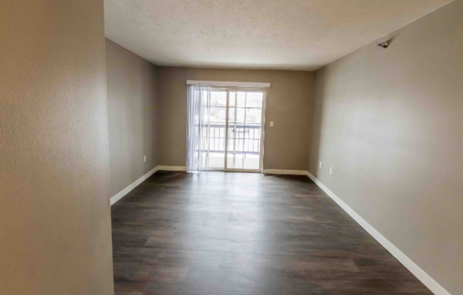 2 beds, 1 bath, 888 sqft, $975, Unit 303