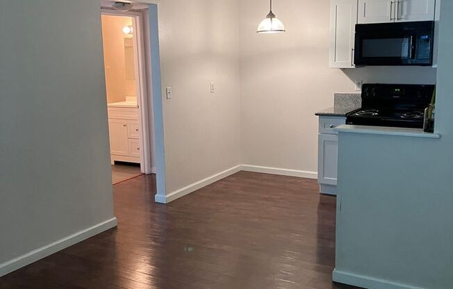 1 bed, 1 bath, 580 sqft, $825, Unit 4