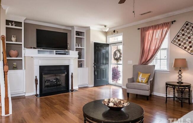 Charming 3BD, 2.5BA Raleigh Townhouse with 1-Car Attached Garage and HOA Amenities