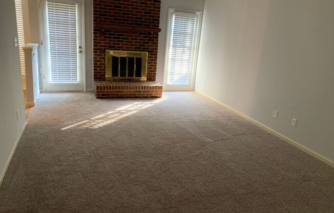 Lovely 3BR home in Raintree with fenced in yard!